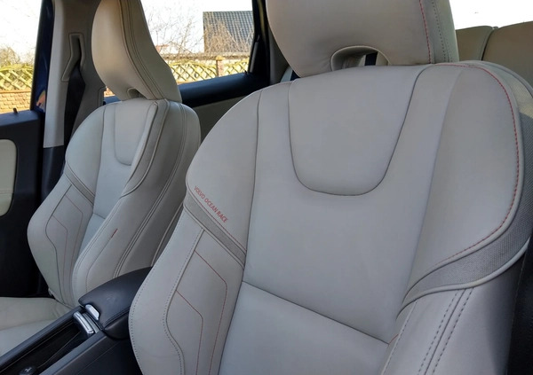 Volvo XC 60 cena 80000 przebieg: 135000, rok produkcji 2017 z Orzesze małe 172